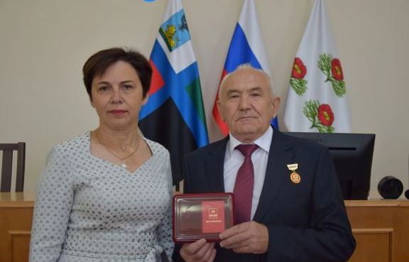 «За заслуги перед Вейделевским районом».
